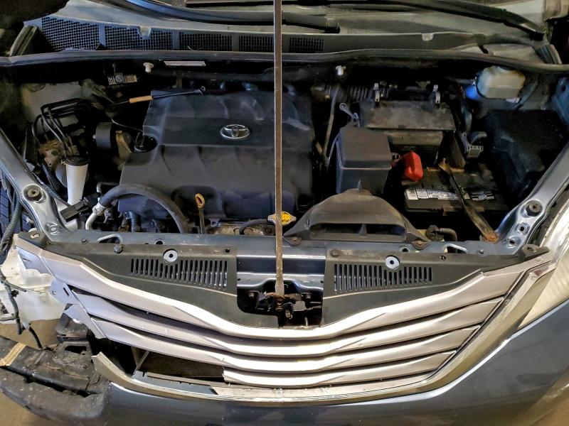 Photo 12 from auction – 2015 TOYOTA SIENNA XLE with VIN 5TDYK3DC0FS653047