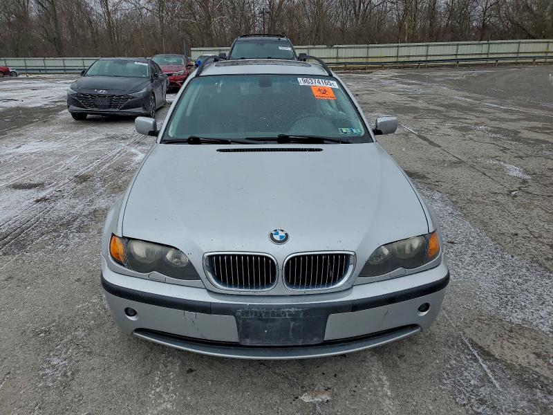 Photo 5 from auction – 2004 BMW 325 IT with VIN WBAEN33424PC13570
