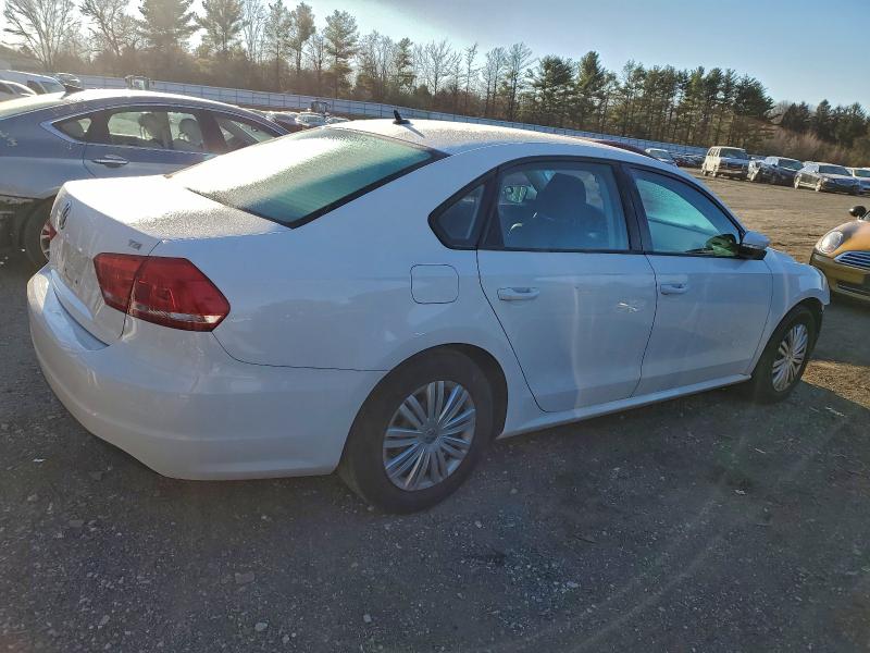 Photo 3 from auction – 2015 VOLKSWAGEN PASSAT S with VIN 1VWAT7A36FC096847