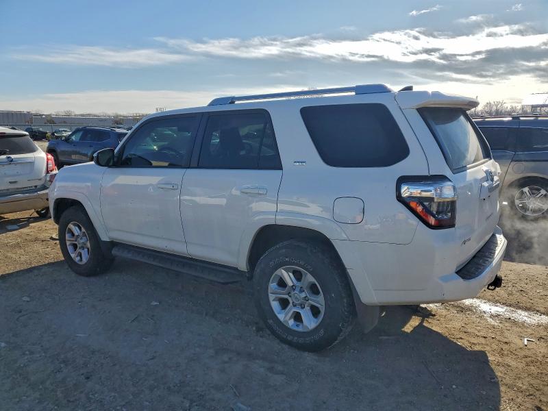 Photo 2 from auction – 2017 TOYOTA 4RUNNER SR with VIN JTEBU5JR4H5419230