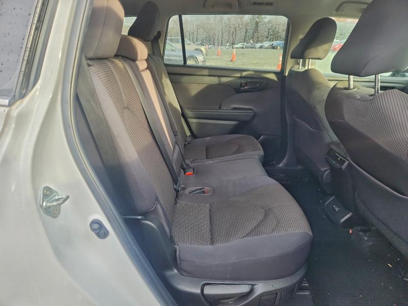 Photo 11 from auction – 2022 TOYOTA HIGHLANDER with VIN 5TDCZRAH2NS547755