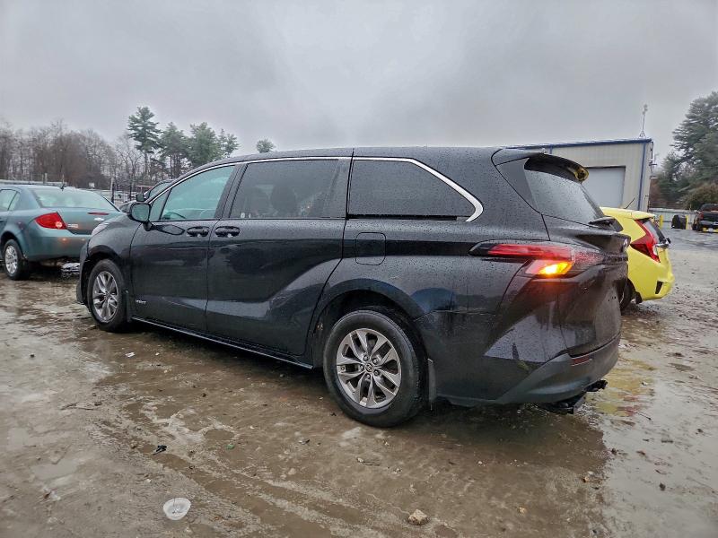 Photo 2 from auction – 2021 TOYOTA SIENNA LE with VIN 5TDKRKEC1MS023027