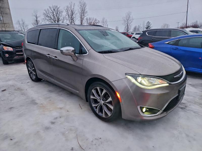 Photo 4 from auction – 2017 CHRYSLER PACIFICA L with VIN 2C4RC1GG3HR734690