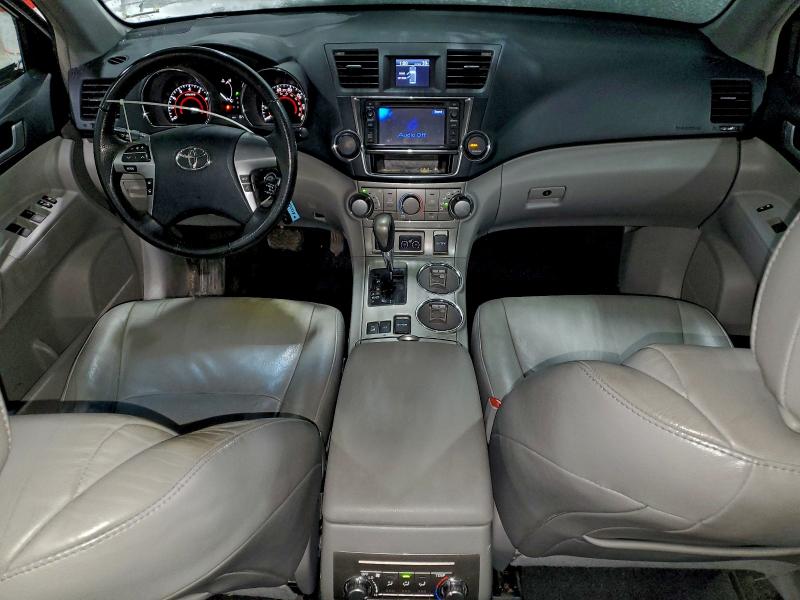 Photo 8 from auction – 2013 TOYOTA HIGHLANDER with VIN 5TDBK3EH4DS225379