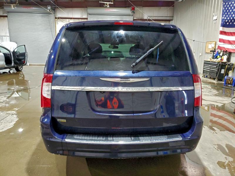 Photo 6 from auction – 2016 CHRYSLER TOWN & COU with VIN 2C4RC1BG2GR186381