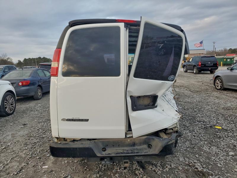 Photo 6 from auction – 2017 CHEVROLET EXPRESS G2 with VIN 1GCWGAFF6H1113237