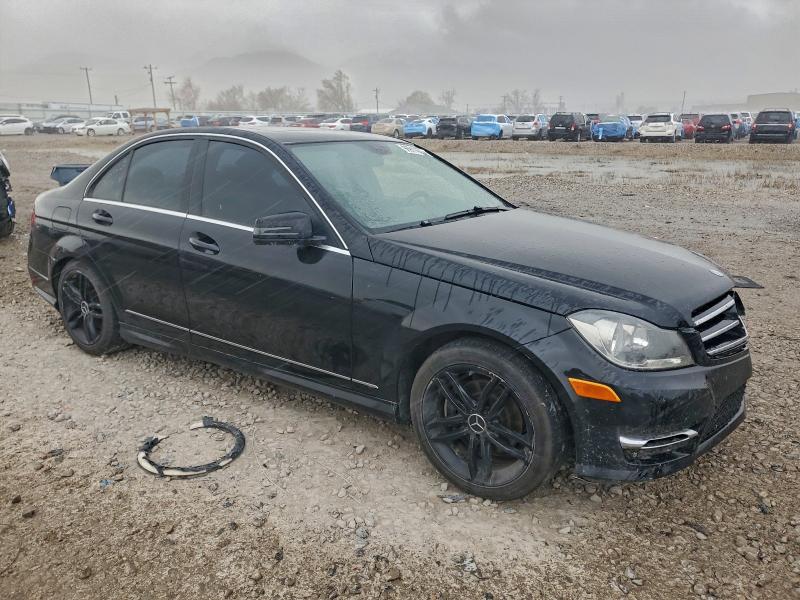 Photo 4 from auction – 2014 MERCEDES-BENZ C 250 with VIN WDDGF4HB6EA928851