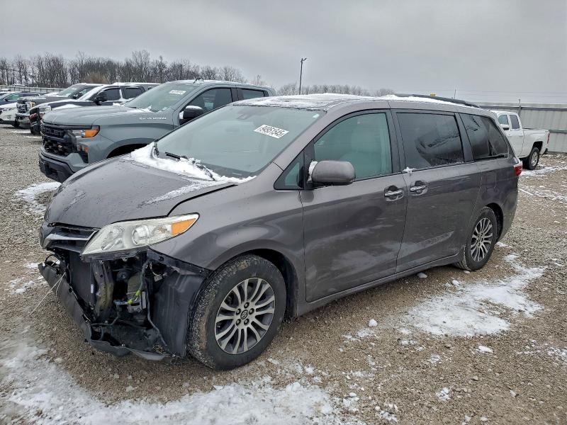 TOYOTA SIENNA XLE 2018 with VIN 5TDYZ3DC0JS962117 - Photo from auction