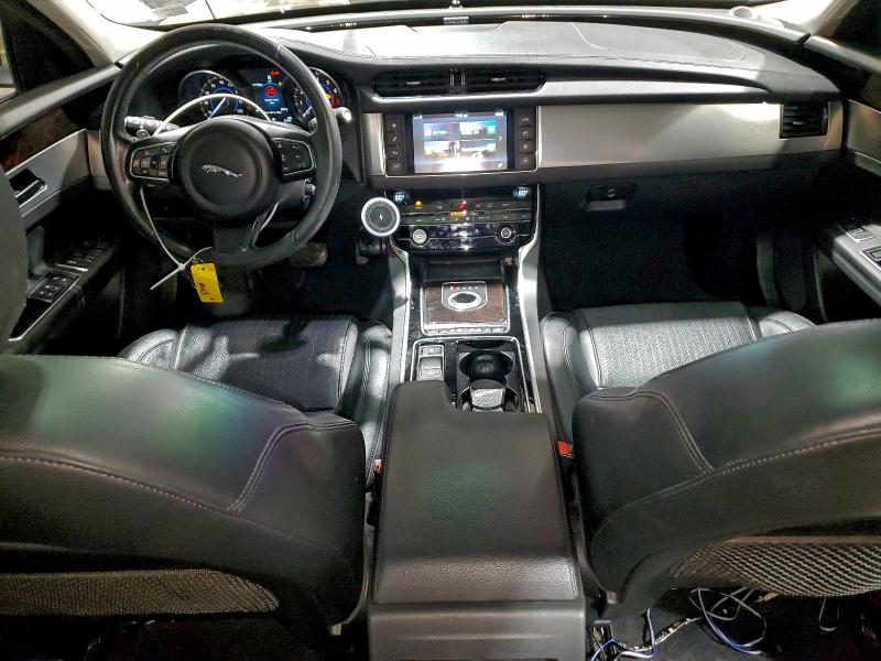 Photo 8 from auction – 2017 JAGUAR XF with VIN SAJBK4BV5HCY42444