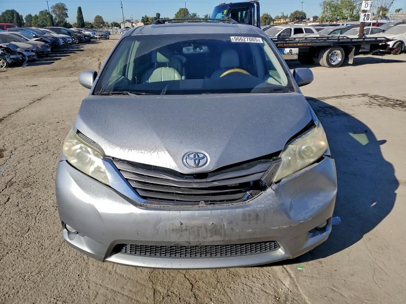 Photo 5 from auction – 2011 TOYOTA SIENNA XLE with VIN 5TDYK3DC9BS131060