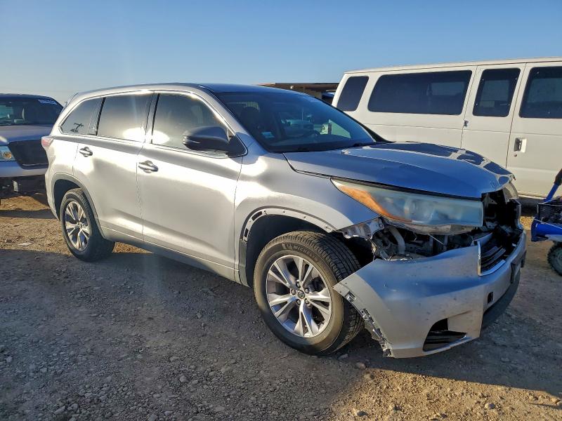 Photo 4 from auction – 2016 TOYOTA HIGHLANDER with VIN 5TDZKRFH3GS187115