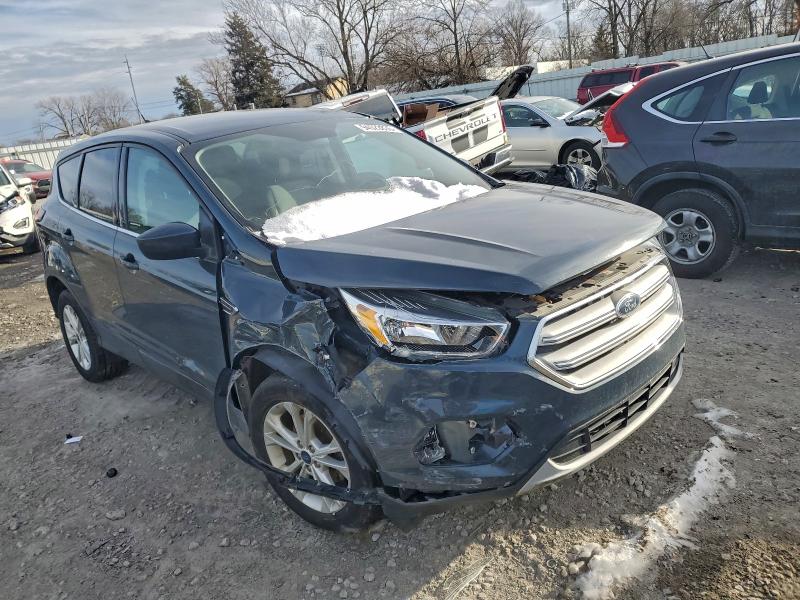 Photo 4 from auction – 2019 FORD ESCAPE SE with VIN 1FMCU0GD3KUC49300