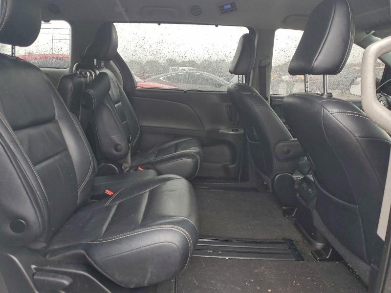 Photo 11 from auction – 2018 TOYOTA SIENNA SE with VIN 5TDXZ3DC6JS949870
