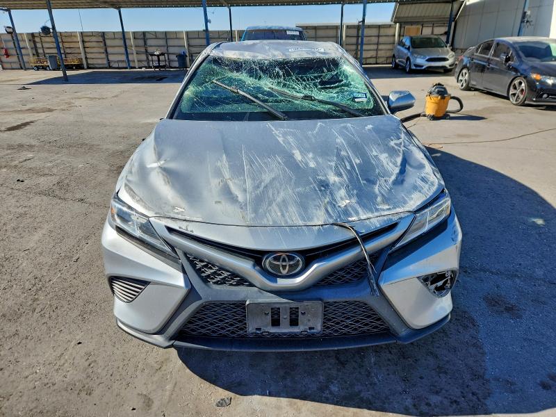 Photo 5 from auction – 2018 TOYOTA CAMRY with VIN 4T1B11HK7JU094871