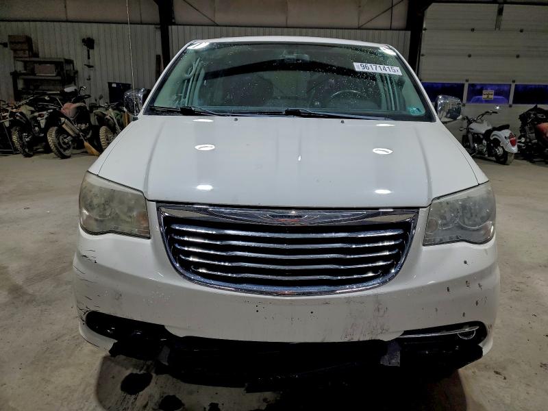 Photo 5 from auction – 2011 CHRYSLER TOWN & COU with VIN 2A4RR8DG4BR785466