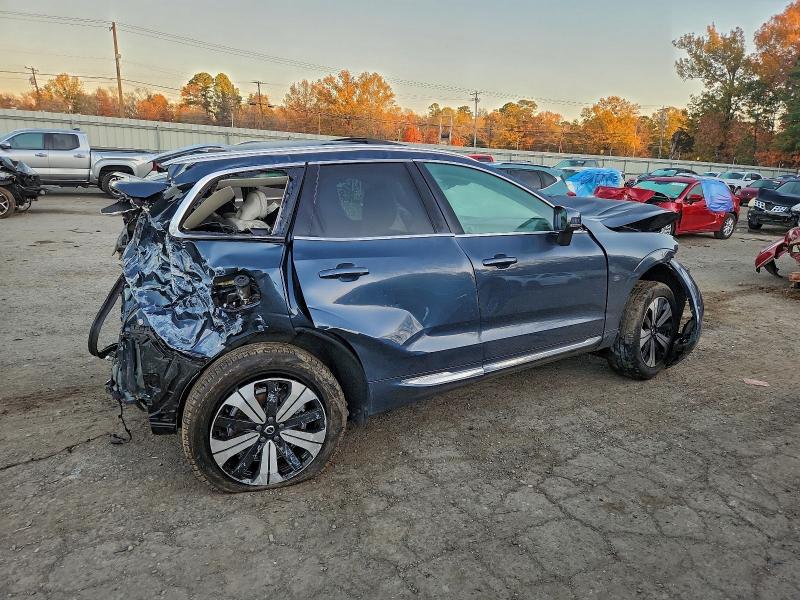 Photo 3 from auction – 2023 VOLVO XC60 PLUS with VIN YV4H60DE2P1255998