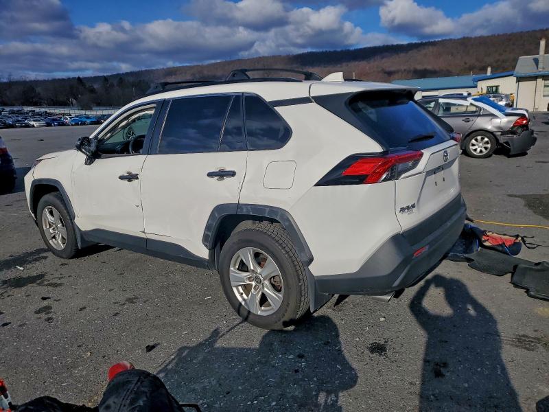 Photo 2 from auction – 2021 TOYOTA RAV4 XLE with VIN JTMP1RFV8MD070170