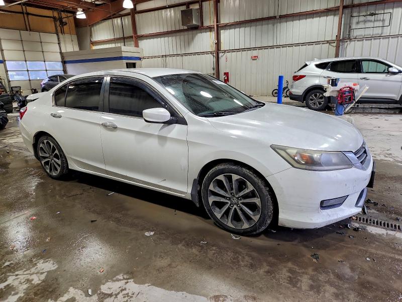 Photo 4 from auction – 2015 HONDA ACCORD SPO with VIN 1HGCR2F52FA104253