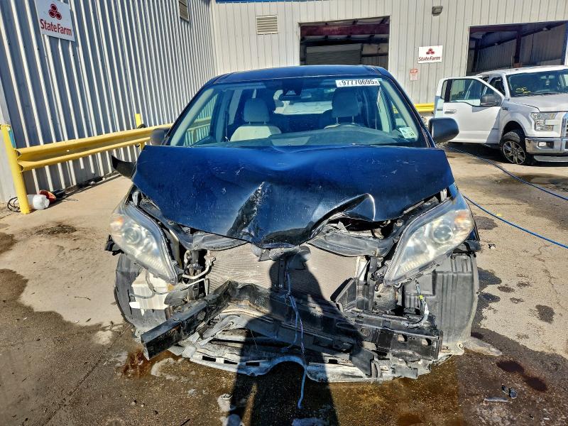 Photo 5 from auction – 2019 TOYOTA SIENNA with VIN 5TDZZ3DC5KS004449
