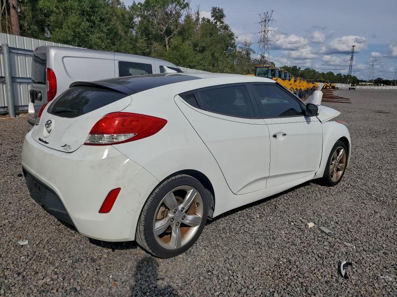 Photo 3 from auction – 2013 HYUNDAI VELOSTER with VIN KMHTC6AD2DU096362