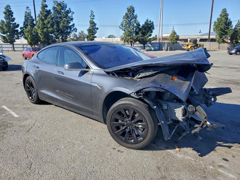 Photo 4 from auction – 2016 TESLA MODEL S with VIN 5YJSA1E15GF147827