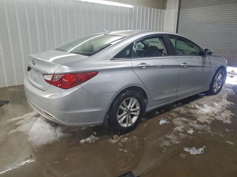 Photo 3 from auction – 2012 HYUNDAI SONATA GLS with VIN 5NPEB4AC3CH361911