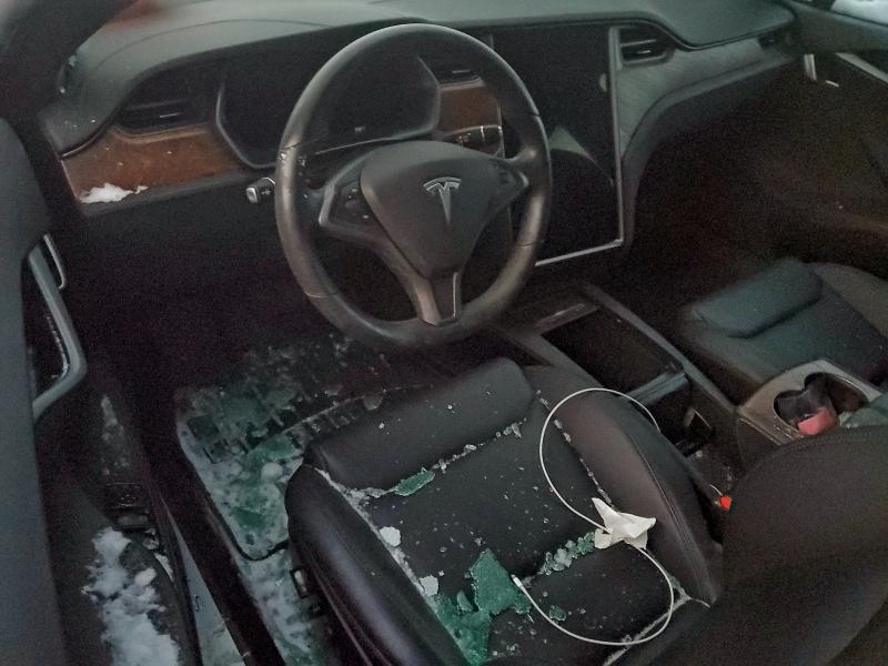 Photo 8 from auction – 2020 TESLA MODEL S with VIN 5YJSA1E24LF412160