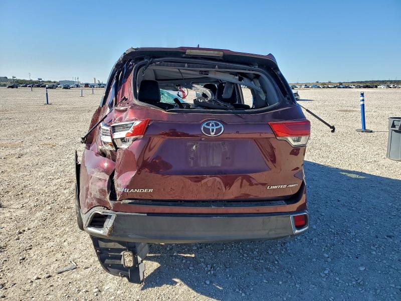 Photo 6 from auction – 2017 TOYOTA HIGHLANDER with VIN 5TDDZRFH5HS382897