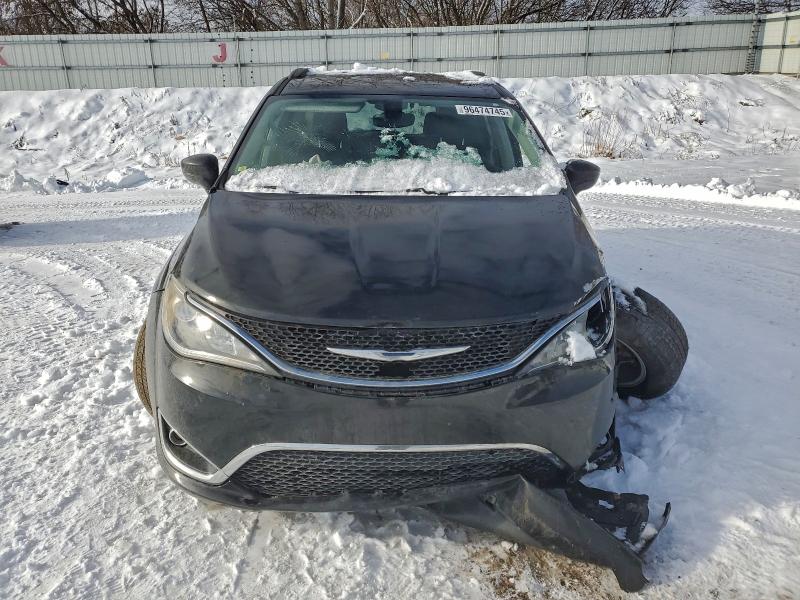 Photo 5 from auction – 2017 CHRYSLER PACIFICA with VIN 2C4RC1BG0HR654142