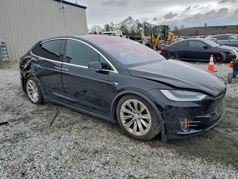 Photo 4 from auction – 2017 TESLA MODEL X with VIN 5YJXCDE20HF056783