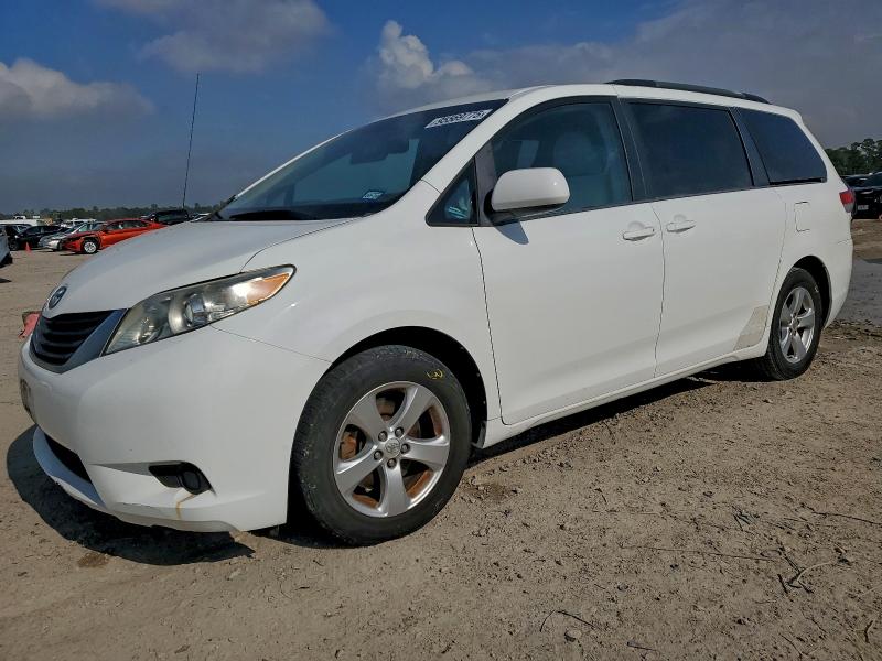 Photo 1 from auction – 2013 TOYOTA SIENNA LE with VIN 5TDKK3DCXDS404192