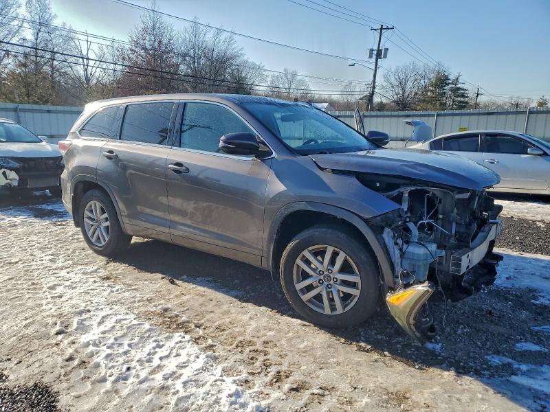 Photo 4 from auction – 2016 TOYOTA HIGHLANDER with VIN 5TDBKRFHXGS330269