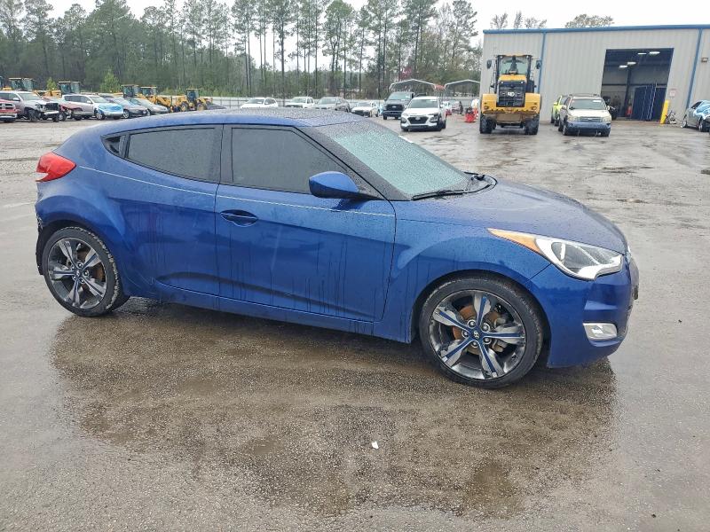 Photo 4 from auction – 2017 HYUNDAI VELOSTER with VIN KMHTC6AD5HU317670