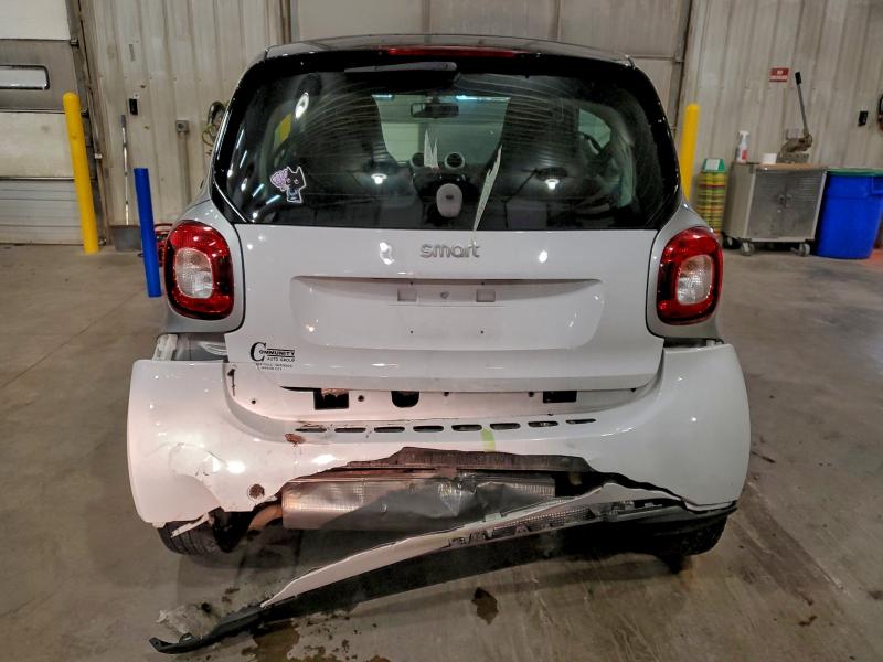 Photo 6 from auction – 2016 SMART FORTWO with VIN WMEFJ5DA0GK127578