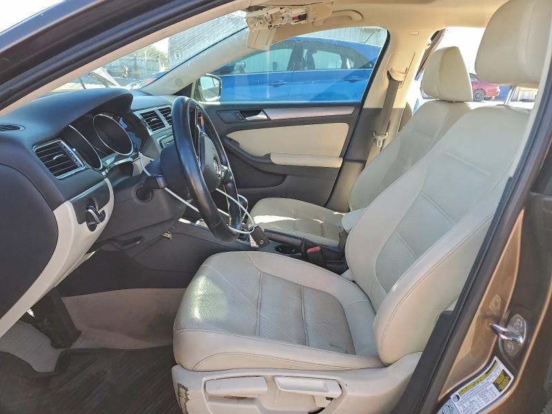 Photo 7 from auction – 2015 VOLKSWAGEN JETTA TDI with VIN 3VWLA7AJ7FM422327