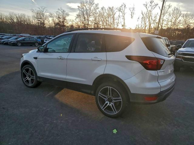 Photo 2 from auction – 2019 FORD ESCAPE SEL with VIN 1FMCU9HD3KUC43659