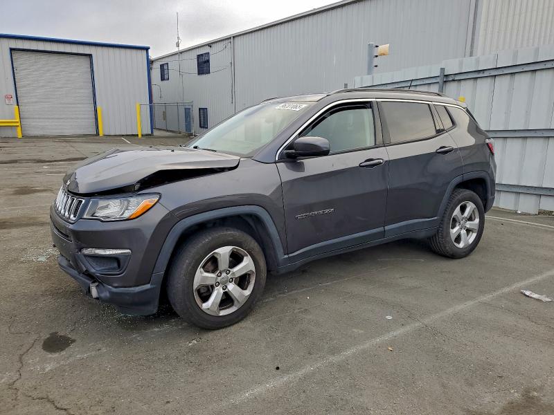 JEEP COMPASS 2019 with VIN 3C4NJDBB1KT697127 - Photo from auction