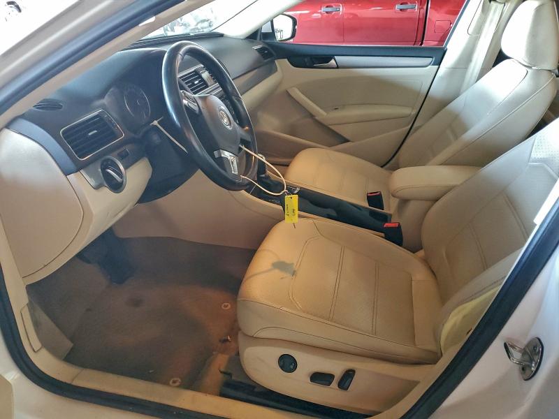 Photo 7 from auction – 2015 VOLKSWAGEN PASSAT S with VIN 1VWAT7A37FC057720