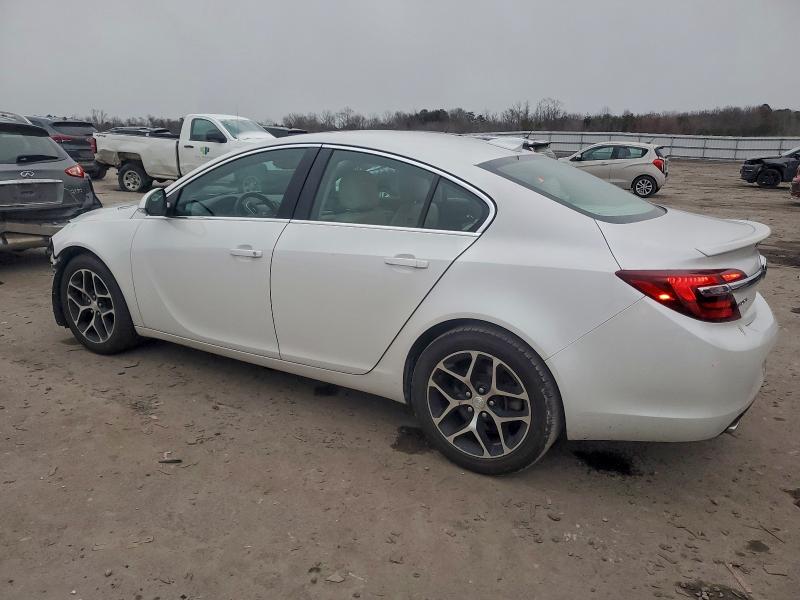 Photo 2 from auction – 2017 BUICK REGAL SPOR with VIN 2G4GL5EX5H9197365