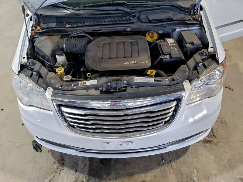 Photo 12 from auction – 2016 CHRYSLER TOWN & COU with VIN 2C4RC1BG3GR157004