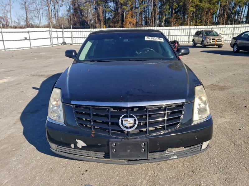 Photo 5 from auction – 2011 CADILLAC DTS with VIN 1G6KH5E66BU106799