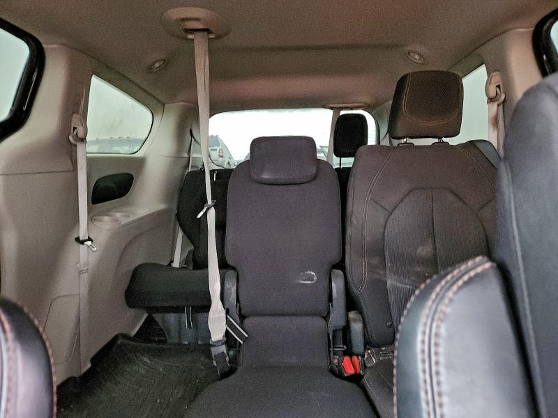 Photo 10 from auction – 2017 CHRYSLER PACIFICA L with VIN 2C4RC1CGXHR565774