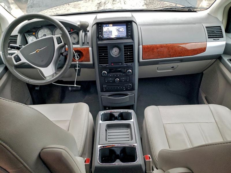 Photo 8 from auction – 2008 CHRYSLER TOWN & COU with VIN 2A8HR54P78R758957