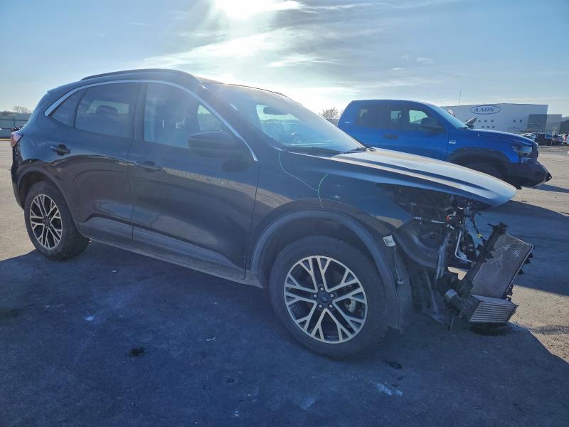 Photo 4 from auction – 2020 FORD ESCAPE with VIN 1FMCU9H92LUC55542