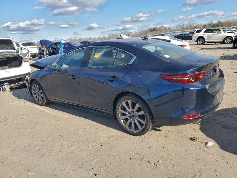 Photo 2 from auction – 2019 MAZDA 3 PREMIUM with VIN 3MZBPAEMXKM100352