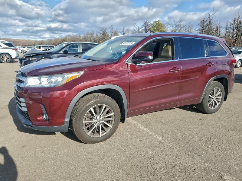TOYOTA HIGHLANDER 2018 with VIN 5TDJZRFH9JS834469 - Photo from auction