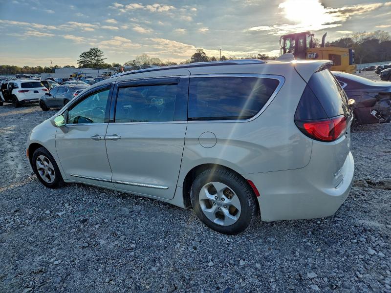 Фото 2 с аукциона – 2017 CHRYSLER PACIFICA T с VIN 2C4RC1EGXHR560006