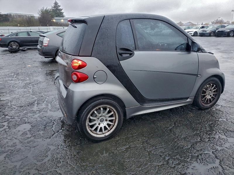 Photo 3 from auction – 2013 SMART FORTWO with VIN WMEEJ3BA0DK672923