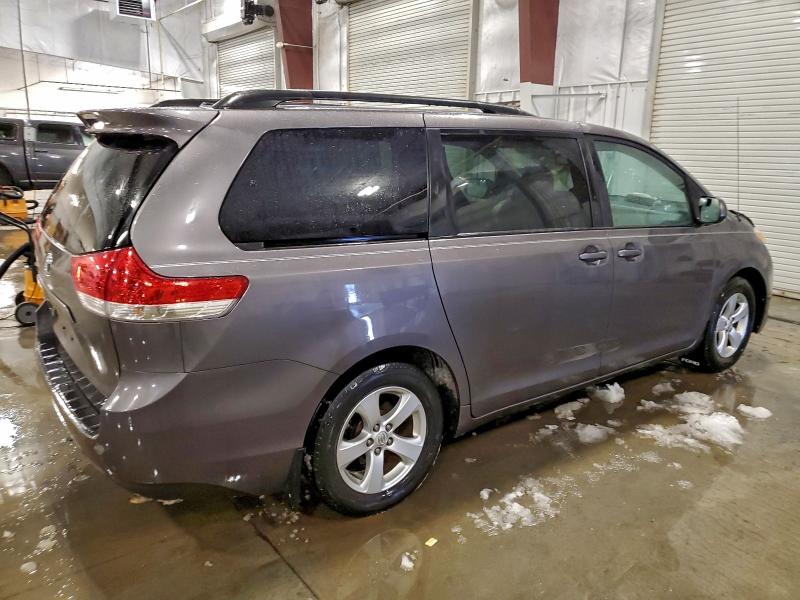 Photo 3 from auction – 2013 TOYOTA SIENNA LE with VIN 5TDKK3DC4DS324628
