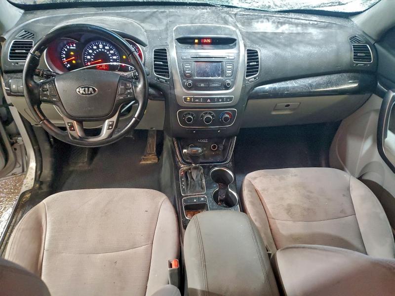 Photo 8 from auction – 2015 KIA SORENTO LX with VIN 5XYKTDA65FG582738